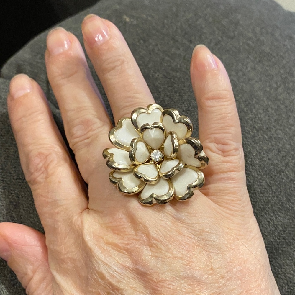 Vintage statement cocktail ring Cream and Gold tones Flower Ring.
